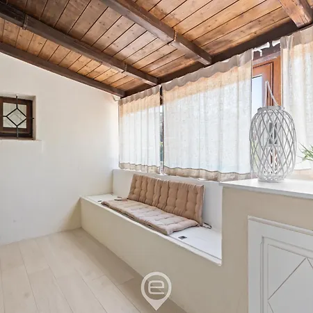 Eros Apartment